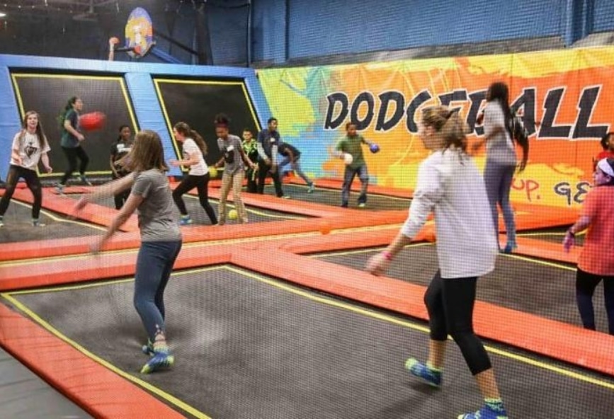 children playing dodgeball